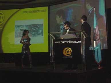 Tuve la oportunidad de participar en la ceremonia entregando el premio al mejor sitio web personal