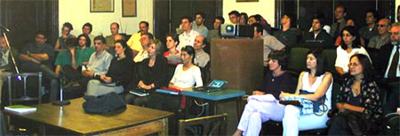 La audiencia en el Ateneo durante la charla de la AWU